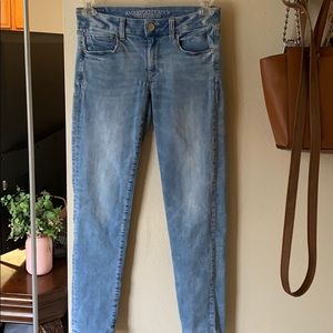 AE jeans light wash